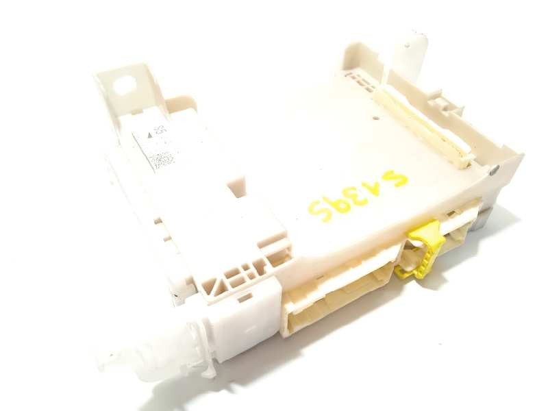 Recambio de modulo electronico para toyota yaris hybrid active referencia OEM IAM 8273052K40  