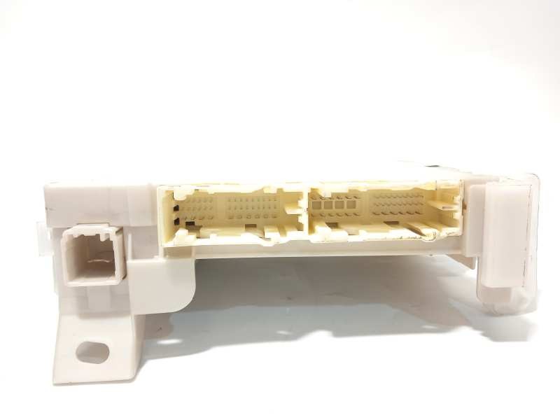 Recambio de modulo electronico para toyota yaris hybrid active referencia OEM IAM 8273052K40  