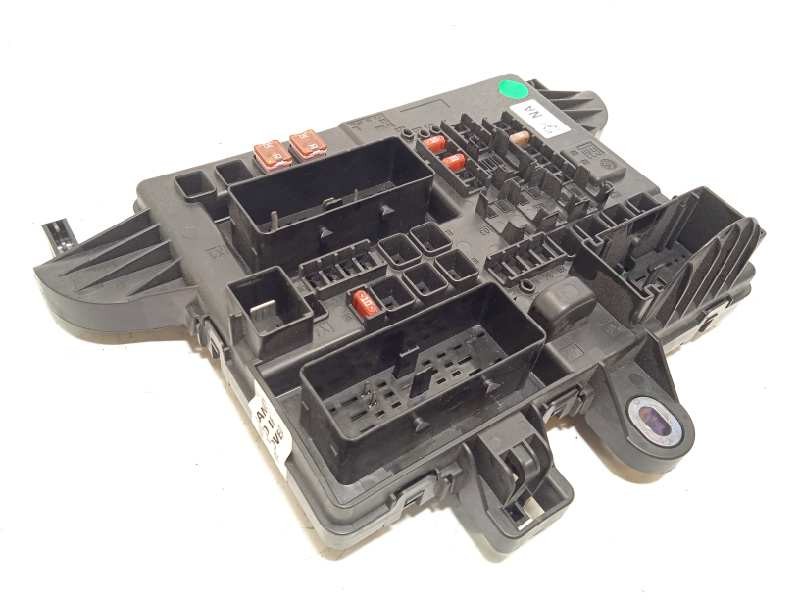 Recambio de caja reles / fusibles para opel insignia berlina 2.0 16v cdti referencia OEM IAM 13277317  