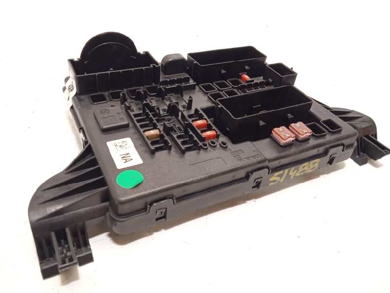 Recambio de caja reles / fusibles para opel insignia berlina 2.0 16v cdti referencia OEM IAM 13277317  