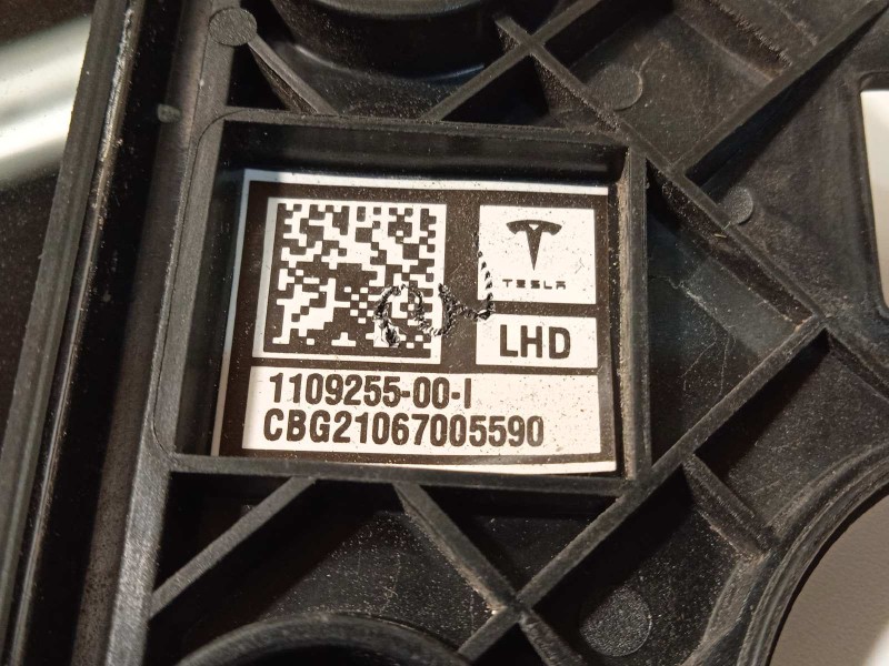 Recambio de embellecedor para tesla model 3 referencia OEM IAM 110925500I  