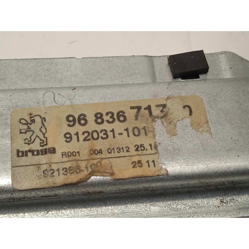 Recambio de elevalunas trasero izquierdo para peugeot 5008 sport pack referencia OEM IAM 9683671780  