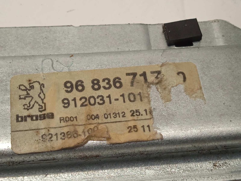 Recambio de elevalunas trasero izquierdo para peugeot 5008 sport pack referencia OEM IAM 9683671780  