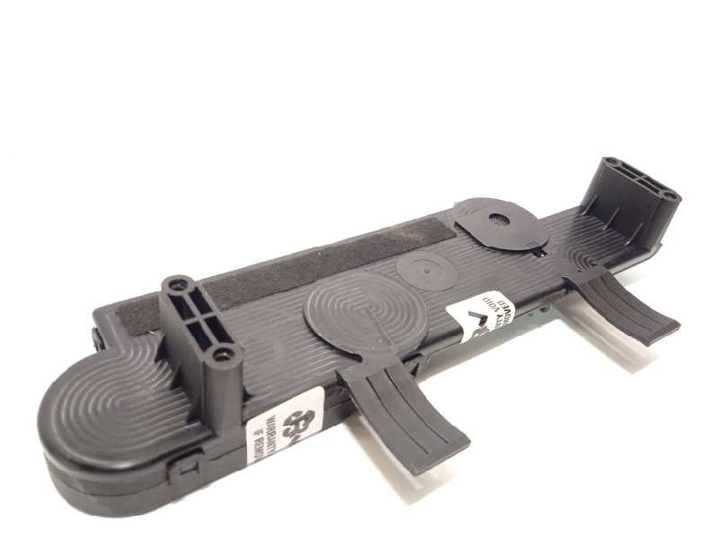 Recambio de antena para porsche panamera 4 s referencia OEM IAM 15152801182  