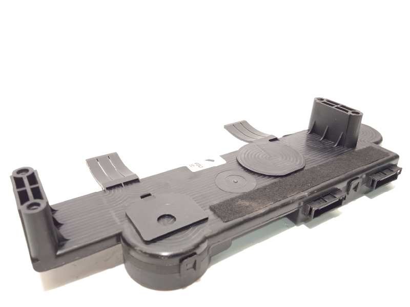 Recambio de antena para porsche panamera 4 s referencia OEM IAM 15152801182  