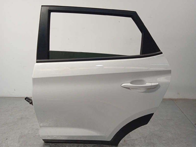 Recambio de puerta trasera izquierda para hyundai tucson referencia OEM IAM 77003D7000  