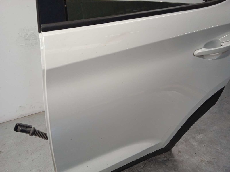Recambio de puerta trasera izquierda para hyundai tucson referencia OEM IAM 77003D7000  