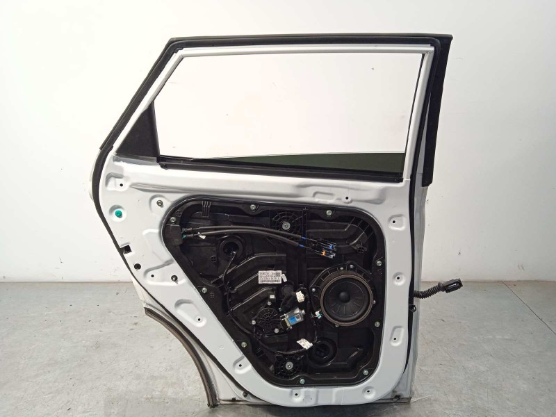 Recambio de puerta trasera izquierda para hyundai tucson referencia OEM IAM 77003D7000  