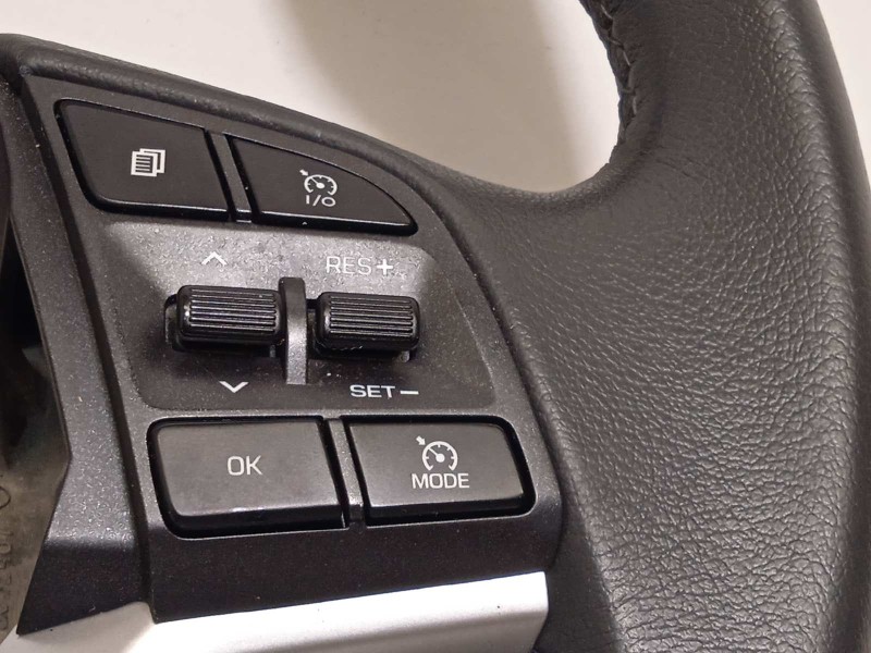 Recambio de volante para hyundai tucson referencia OEM IAM 56100D7AP0TRY  309246881BCH