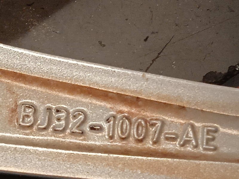 Recambio de llanta para land rover evoque 2.0 td4 cat referencia OEM IAM BJ3210007AE  LR073511