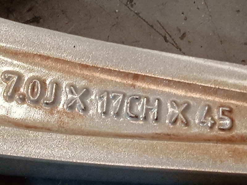 Recambio de llanta para land rover evoque 2.0 td4 cat referencia OEM IAM BJ3210007AE  LR073511