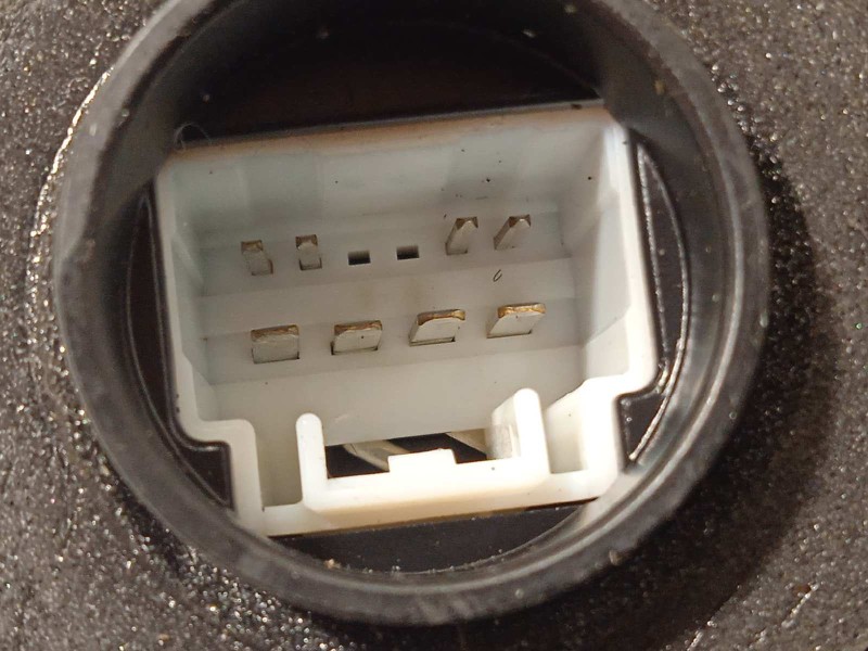 Recambio de cerradura puerta trasera izquierda para lexus es 300h referencia OEM IAM 6906048080  