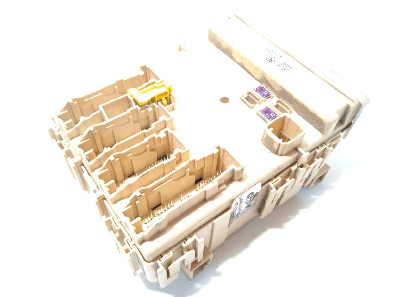 Recambio de caja reles / fusibles para toyota auris 1.8 16v (híbrido) referencia OEM IAM 8273012X80A  