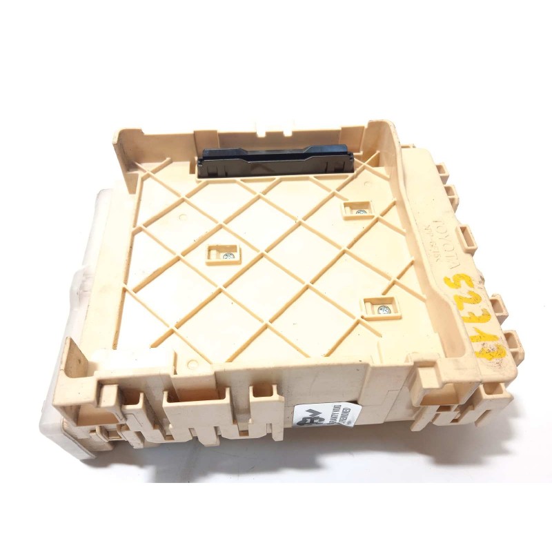 Recambio de caja reles / fusibles para toyota auris 1.8 16v (híbrido) referencia OEM IAM 8273012X80A  
