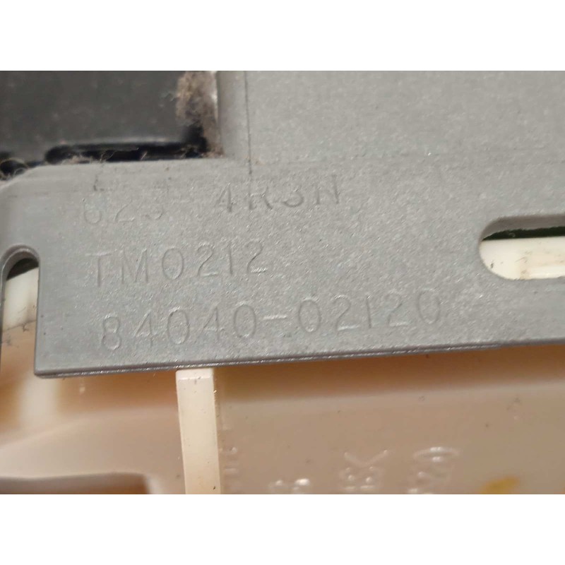 Recambio de mando elevalunas delantero izquierdo para toyota auris 1.8 16v (híbrido) referencia OEM IAM 8404002120  