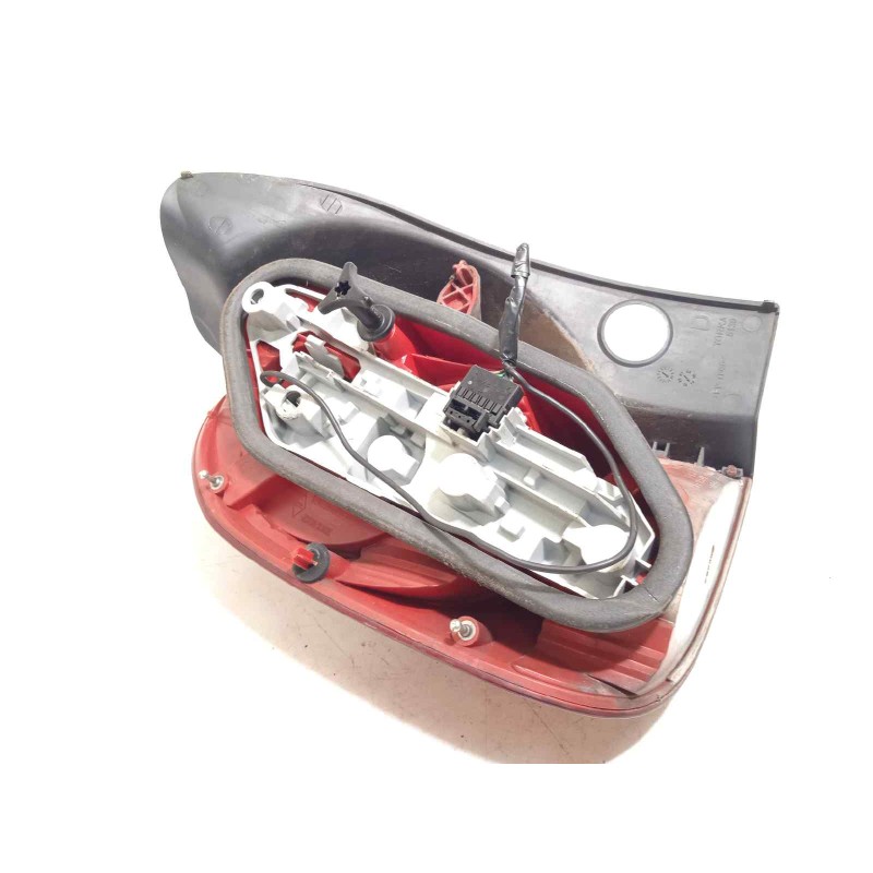 Recambio de piloto trasero derecho para renault modus confort dynamique referencia OEM IAM 8200212204  