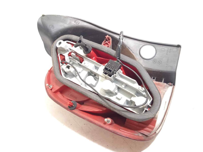 Recambio de piloto trasero derecho para renault modus confort dynamique referencia OEM IAM 8200212204  