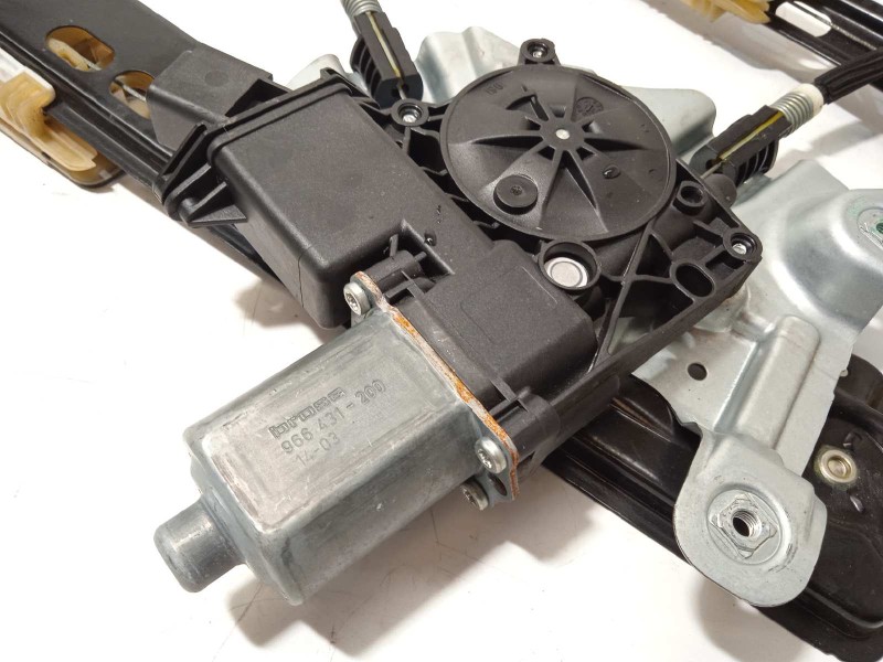 Recambio de elevalunas delantero izquierdo para opel zafira tourer 2.0 cdti cat referencia OEM IAM 13260137  