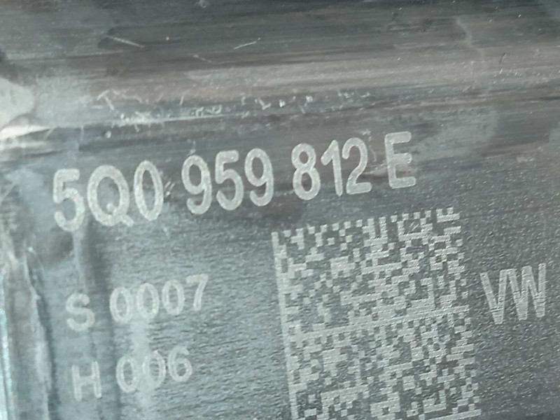 Recambio de elevalunas trasero derecho para skoda octavia combi (5e5) rs referencia OEM IAM 5E0839462  5Q0959812E