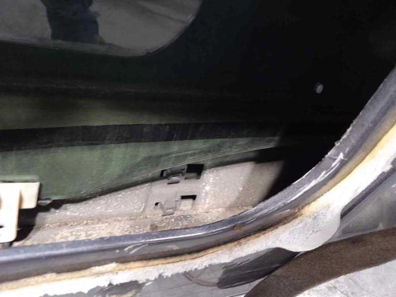 Recambio de puerta delantera derecha para renault megane iii berlina 5 p dynamique referencia OEM IAM 801003028R  801006560R