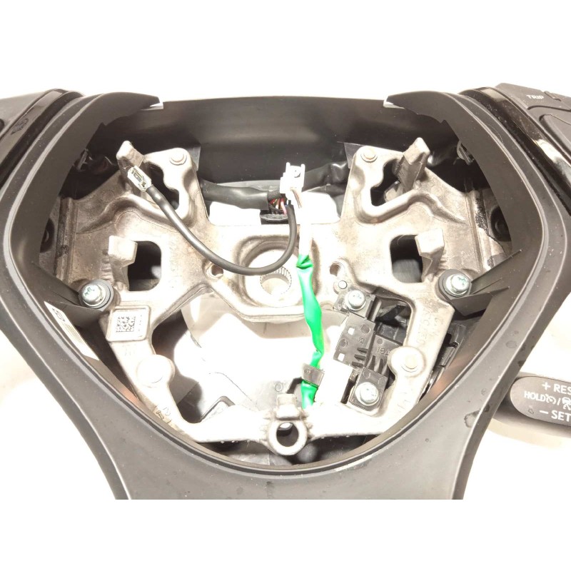 Recambio de volante para toyota c-hr referencia OEM IAM 45100F4110C0  84250F4090C0