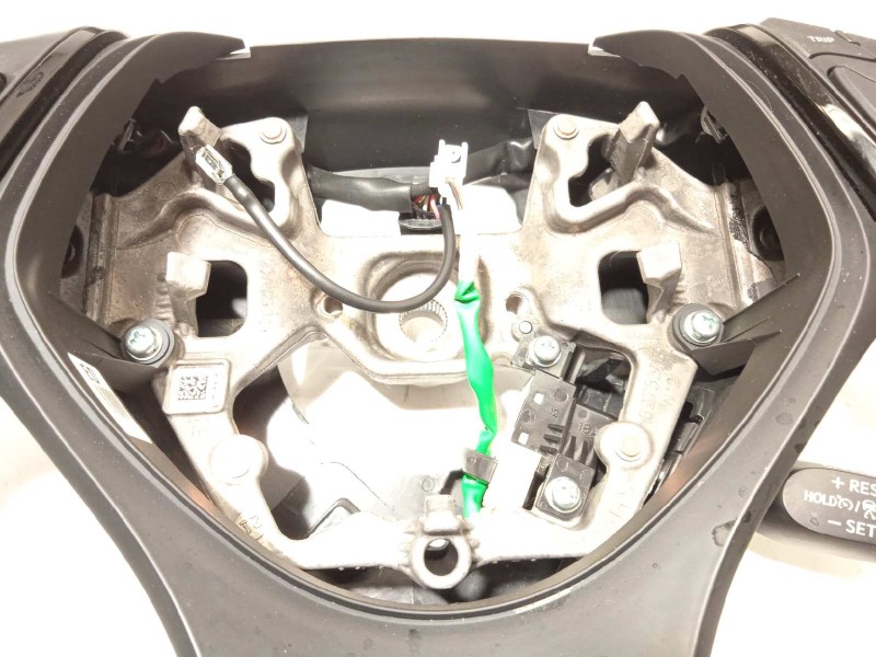 Recambio de volante para toyota c-hr referencia OEM IAM 45100F4110C0  84250F4090C0