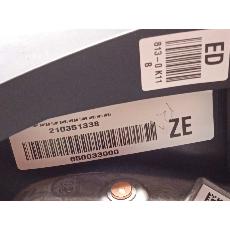 Recambio de volante para toyota c-hr referencia OEM IAM 45100F4110C0  84250F4090C0