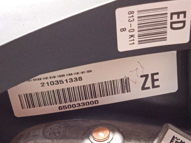 Recambio de volante para toyota c-hr referencia OEM IAM 45100F4110C0  84250F4090C0