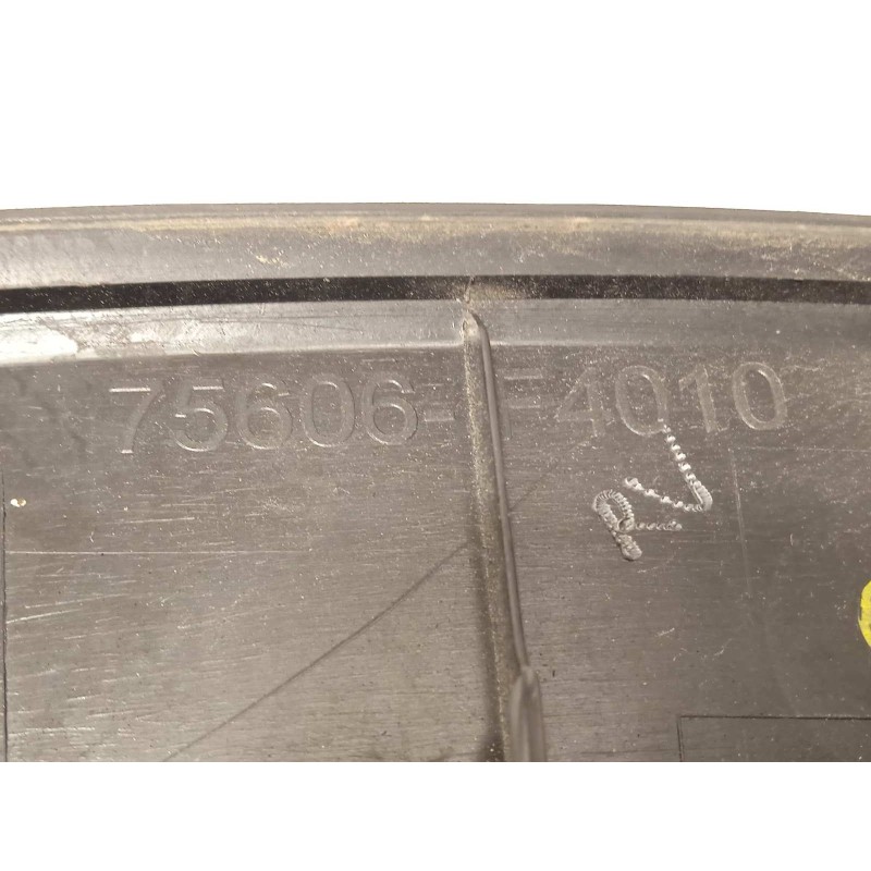 Recambio de aletin trasero izquierdo para toyota c-hr referencia OEM IAM 75606F4010  