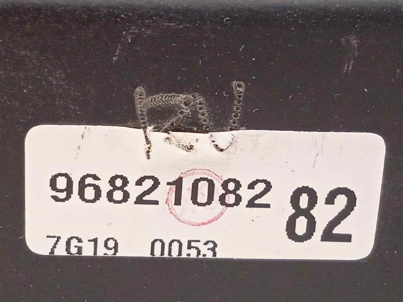 Recambio de caja reles / fusibles para chevrolet captiva 2.0 vcdi lt referencia OEM IAM 96821082  