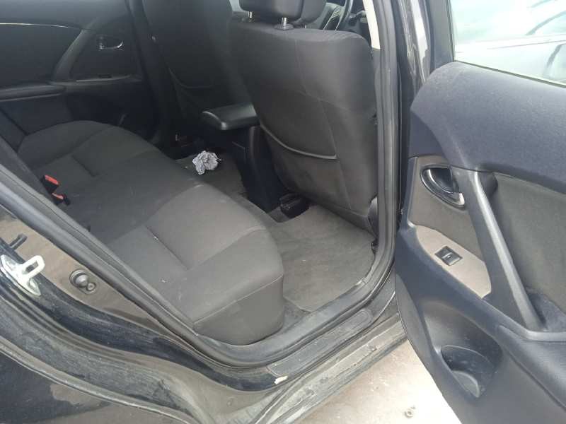 toyota avensis cross sport (t27) del año 2009