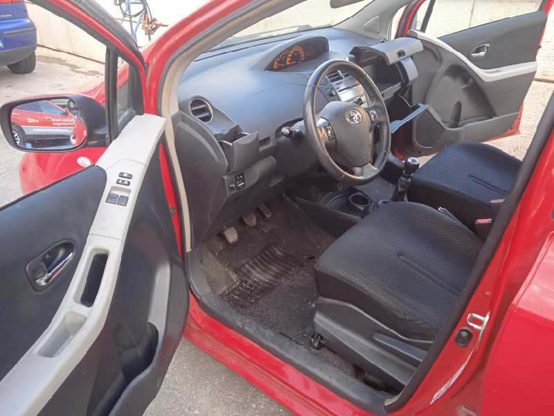 toyota yaris del año 2010