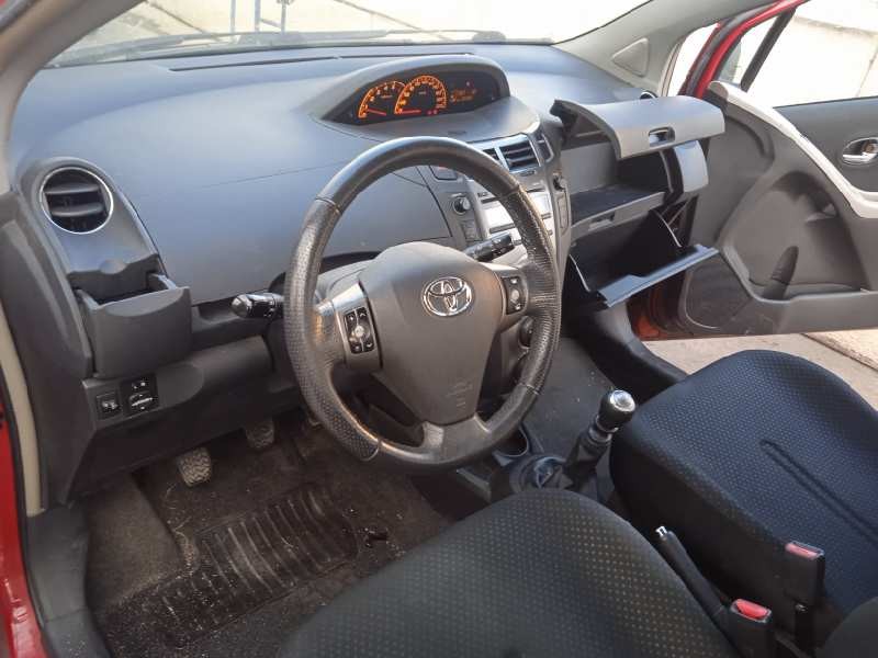 toyota yaris del año 2010