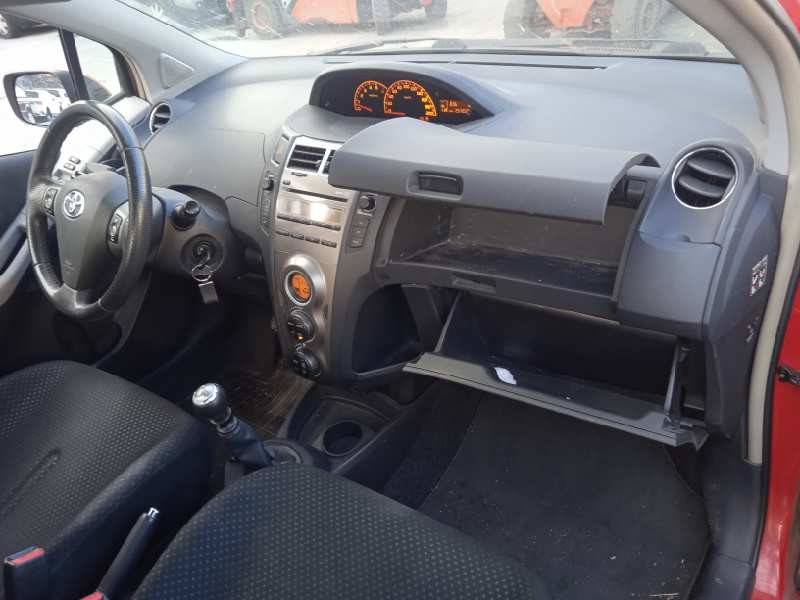 toyota yaris del año 2010