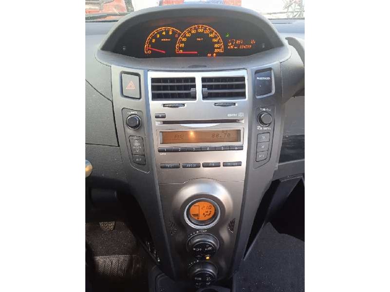 toyota yaris del año 2010