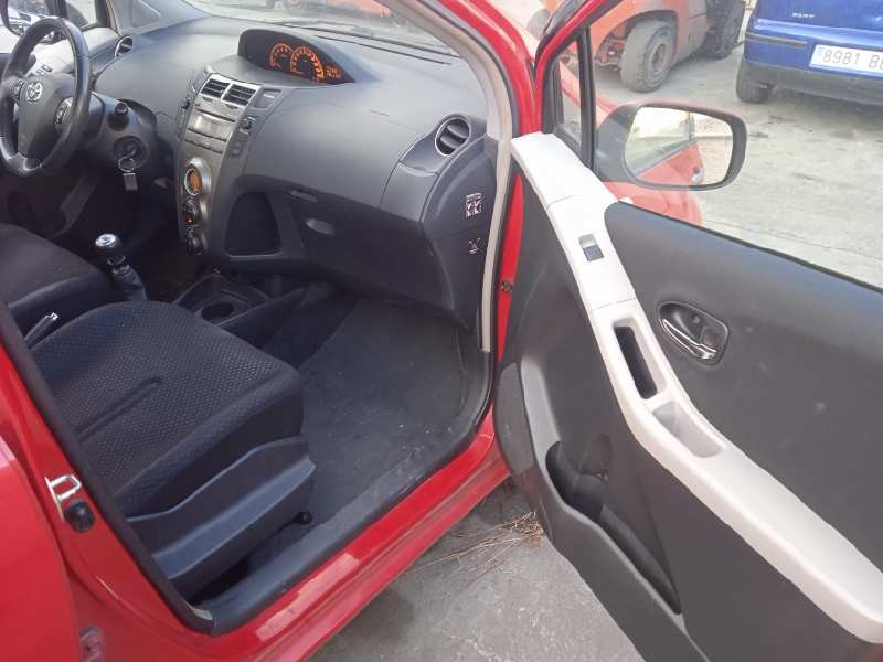 toyota yaris del año 2010