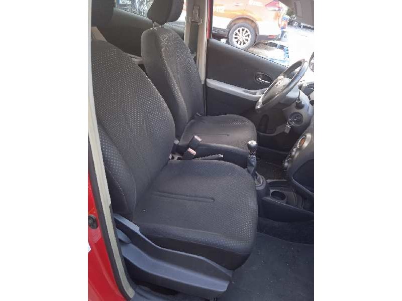 toyota yaris del año 2010