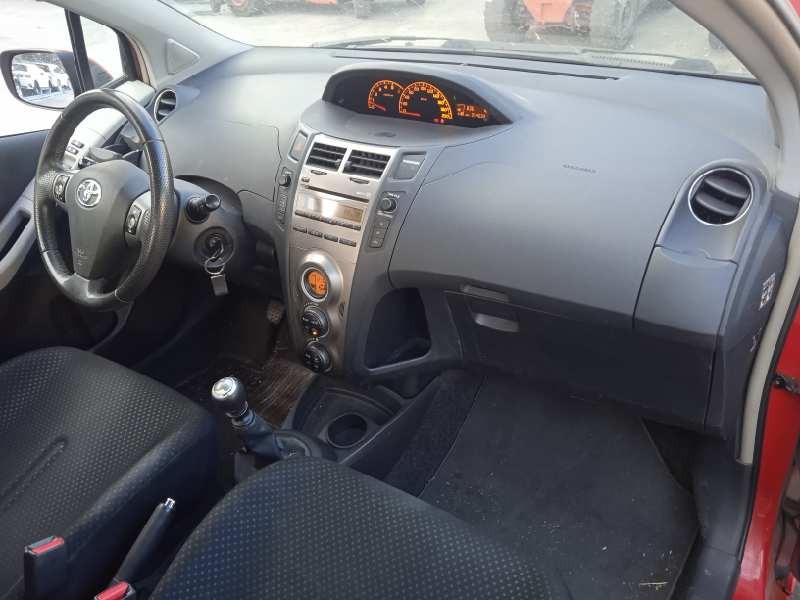 toyota yaris del año 2010