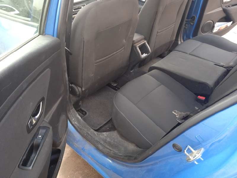 renault megane iii berlina 5 p del año 2012