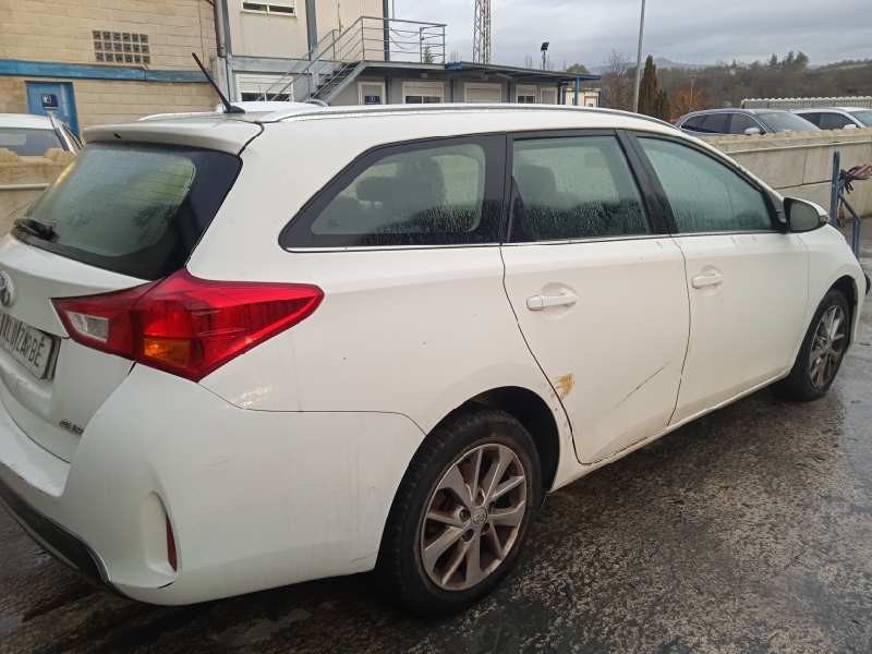 toyota auris touring sports (e18) del año 2014