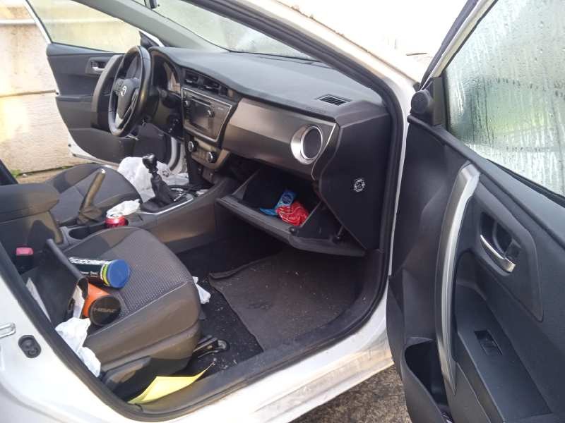 toyota auris touring sports (e18) del año 2014