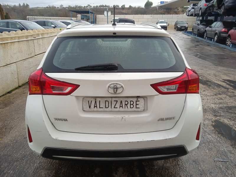 toyota auris touring sports (e18) del año 2014