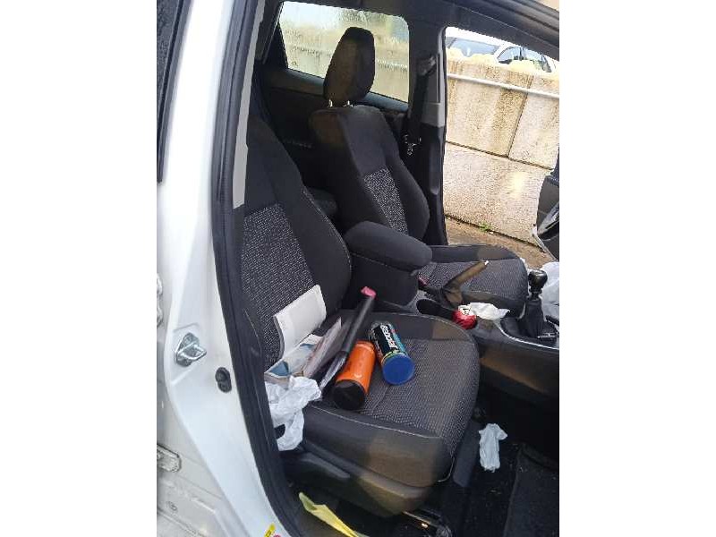 toyota auris touring sports (e18) del año 2014