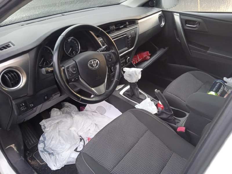 toyota auris touring sports (e18) del año 2014