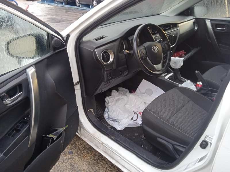 toyota auris touring sports (e18) del año 2014