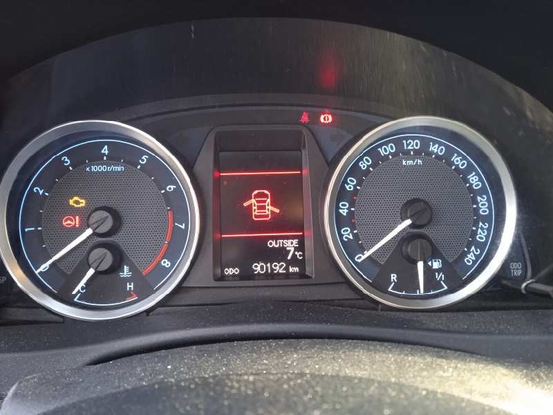 toyota auris touring sports (e18) del año 2014