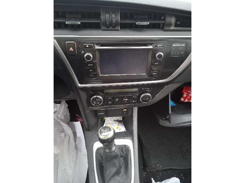 toyota auris touring sports (e18) del año 2014