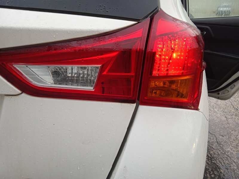 toyota auris touring sports (e18) del año 2014