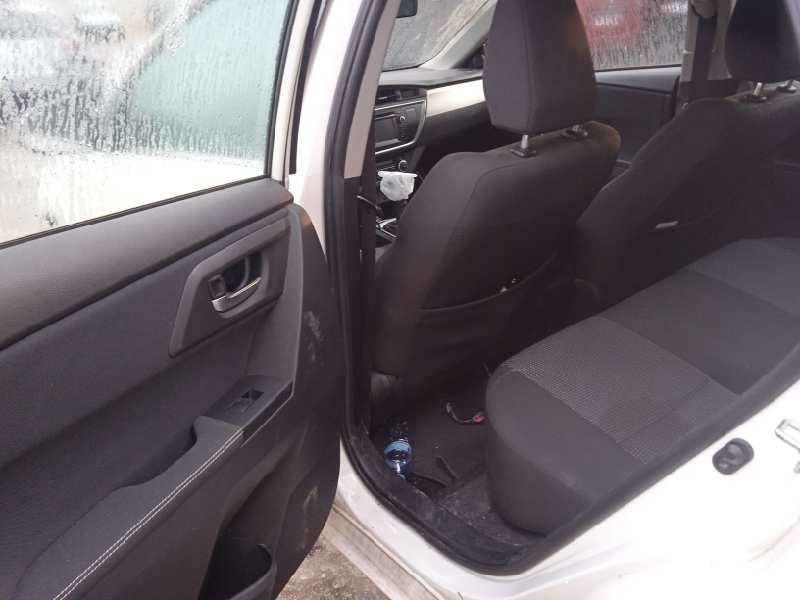 toyota auris touring sports (e18) del año 2014