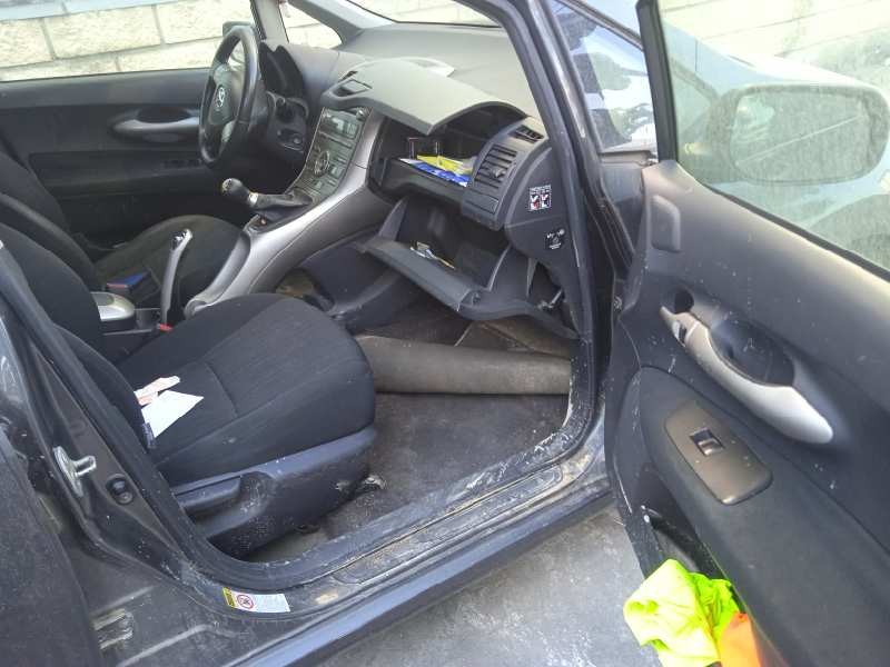 toyota auris del año 2007